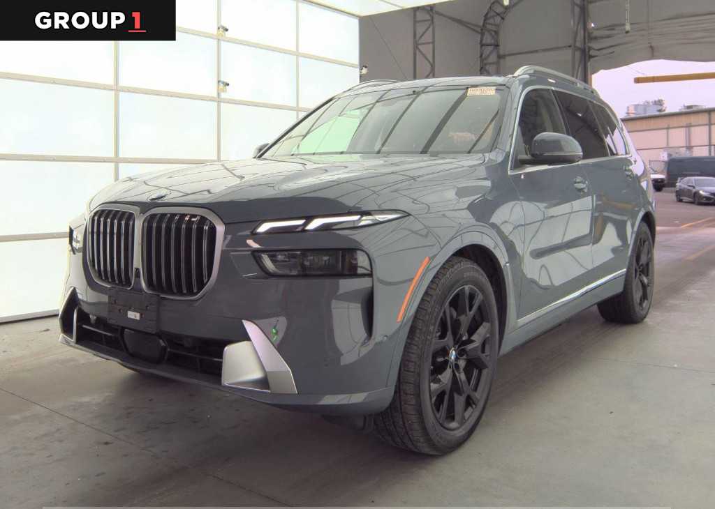 2025 BMW X7 40i's photo