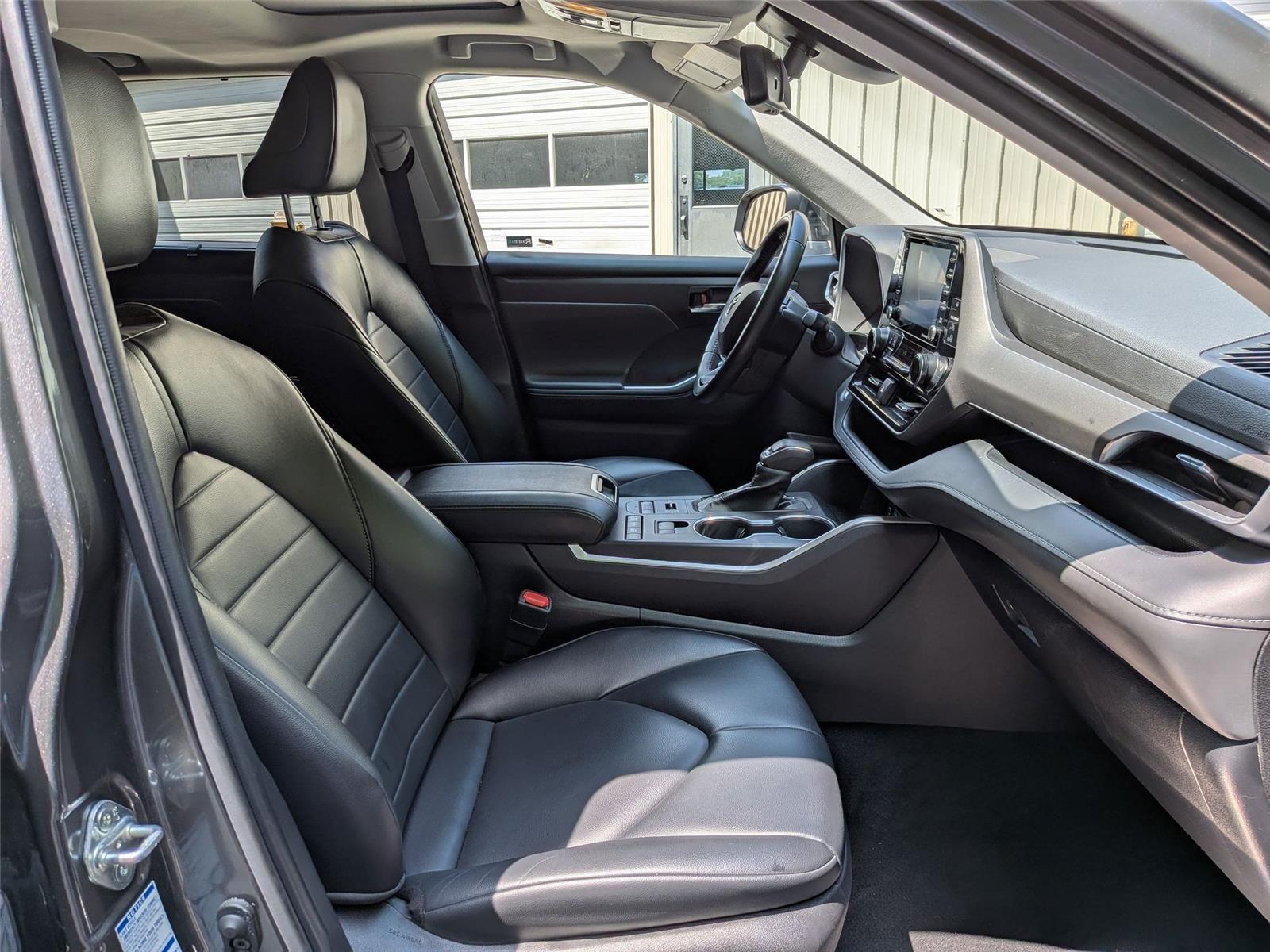 2022 Toyota Highlander XLE photo 36