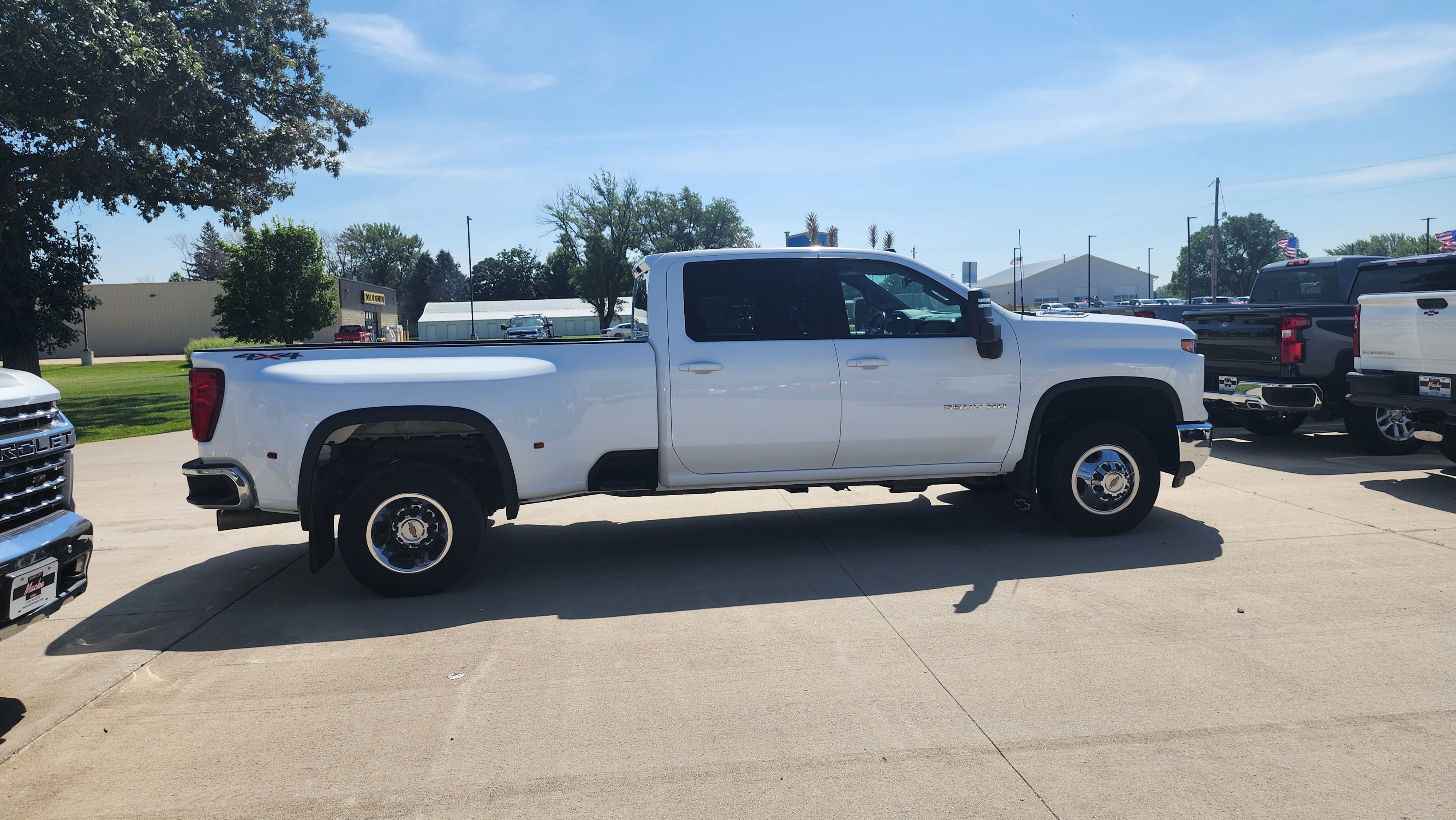 2024 Chevrolet Silverado 3500HD LT photo 4