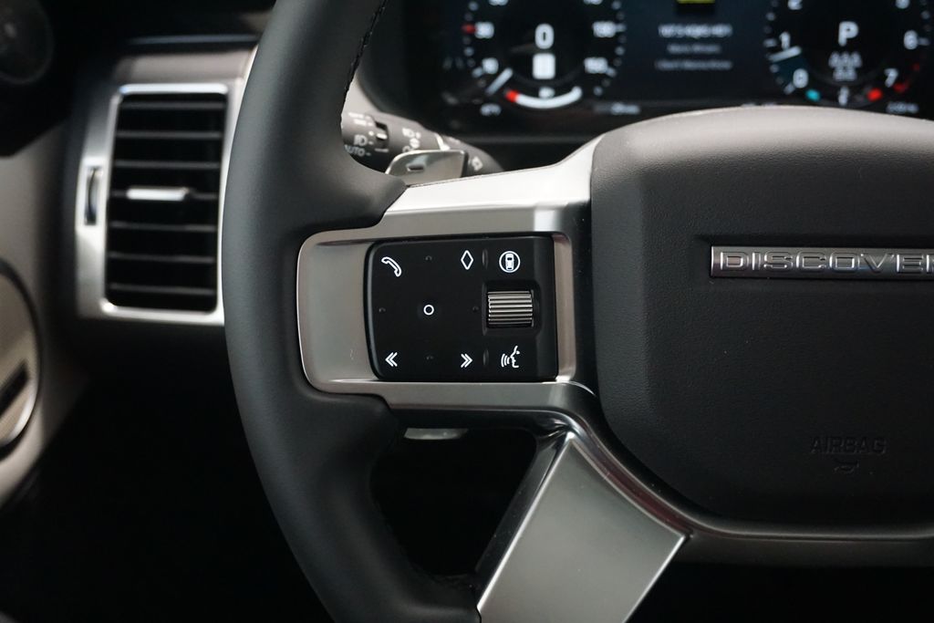 2025 Land Rover Discovery S photo 12