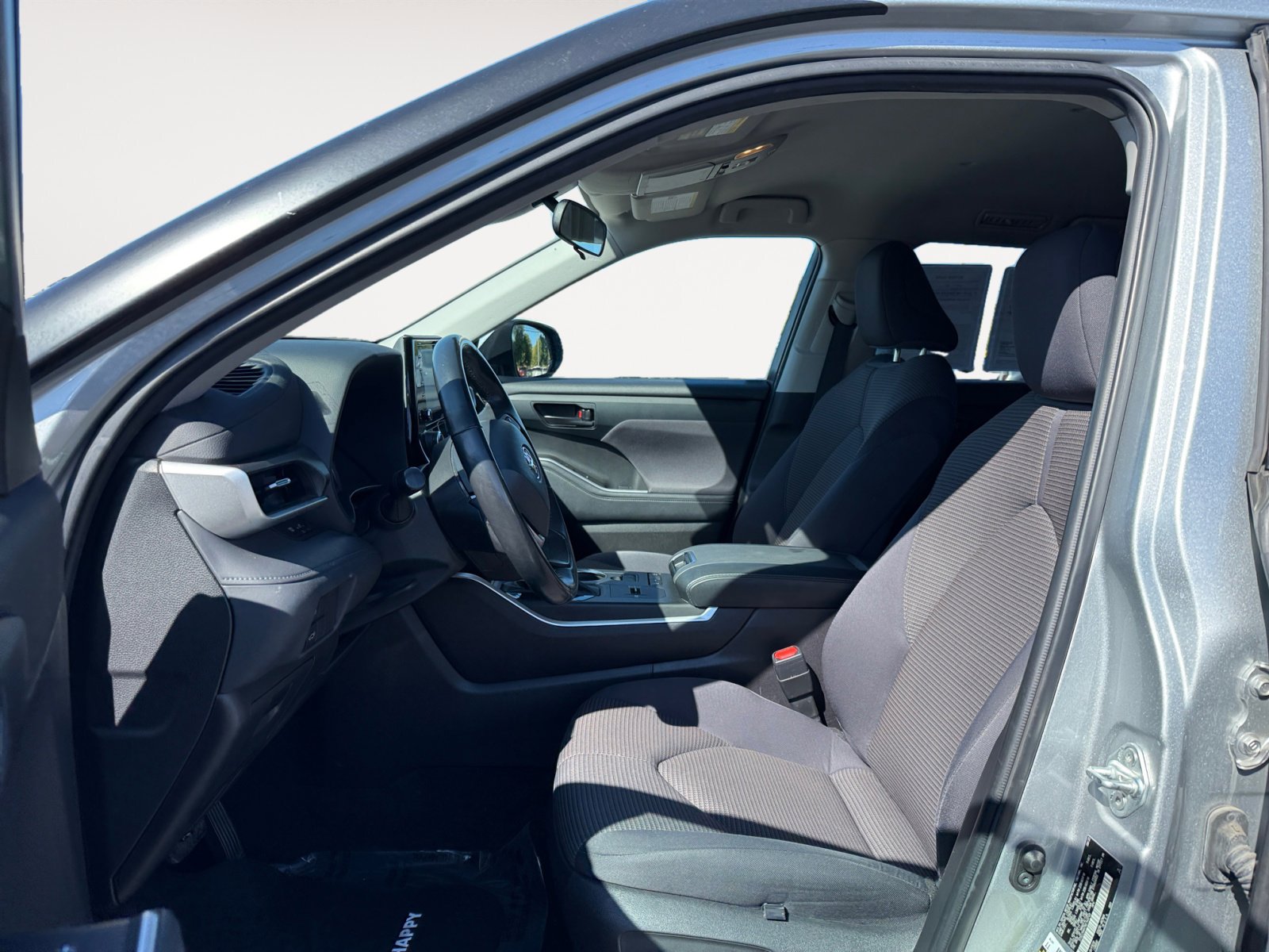 2022 Toyota Highlander LE photo 10