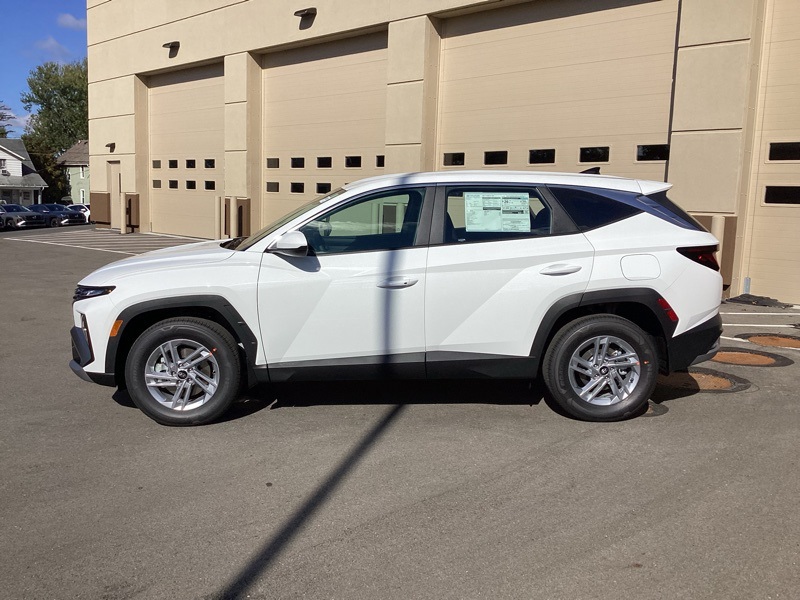 2026 Hyundai Tucson SE photo 3