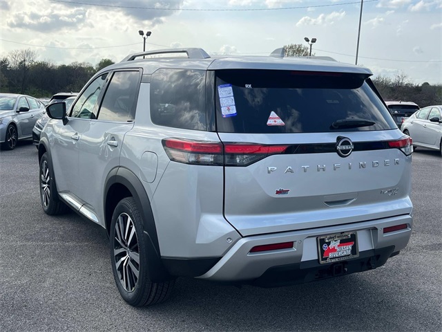 2025 Nissan Pathfinder Platinum photo 3