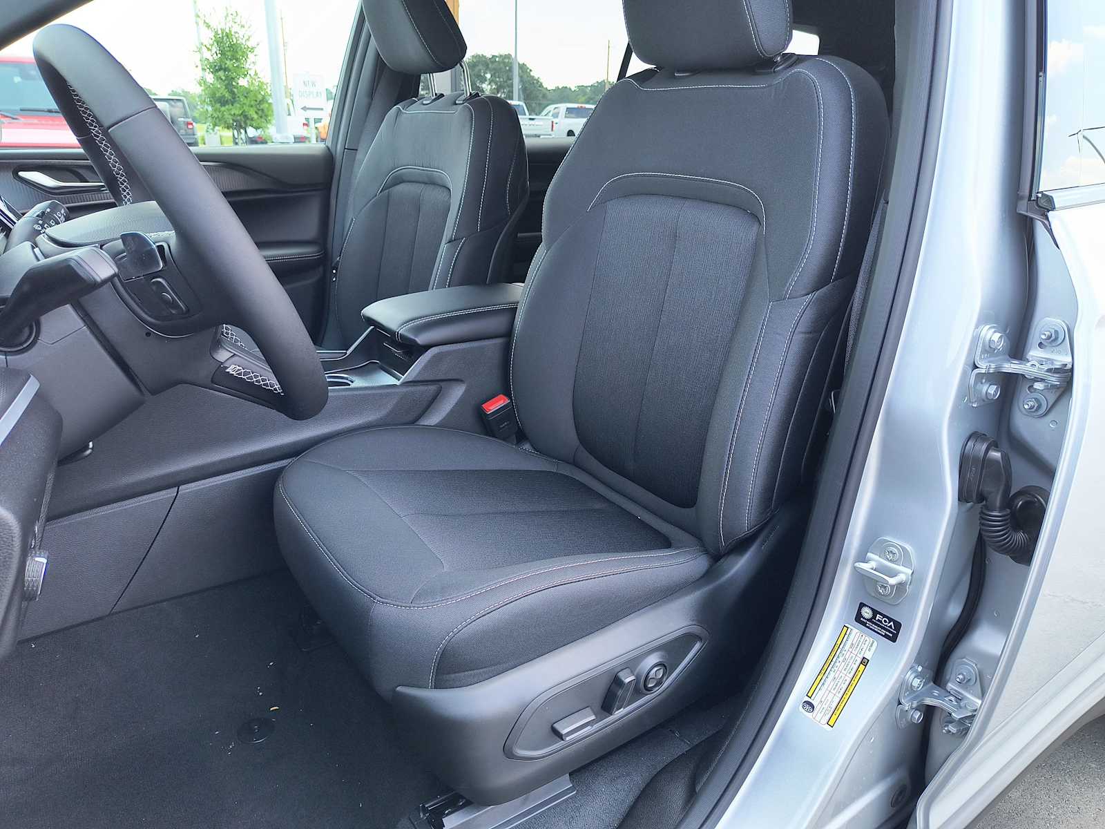 2025 Jeep Grand Cherokee Laredo X photo 4