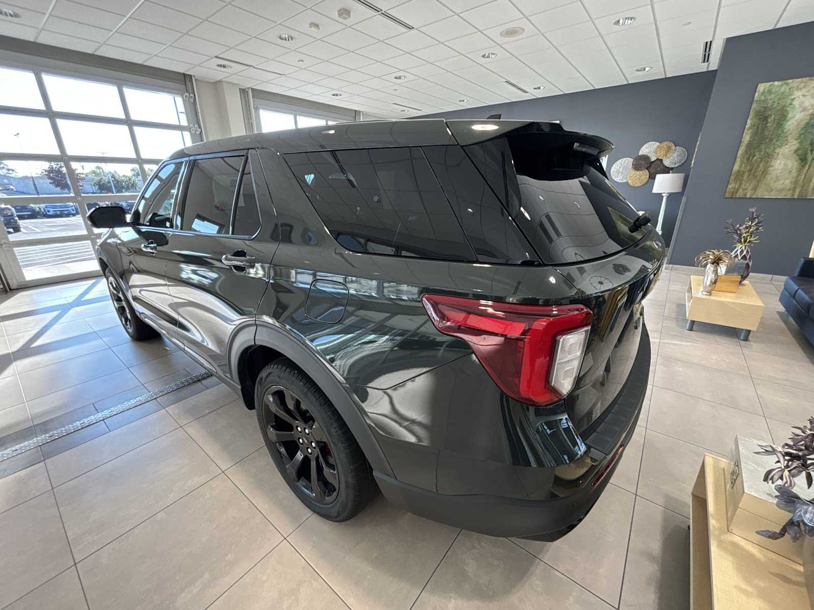 2022 Ford Explorer ST photo 5