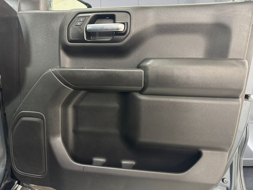 2020 Chevrolet Silverado 1500 Custom photo 14