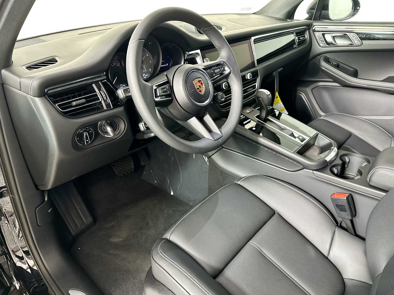 2025 Porsche Macan S photo 3