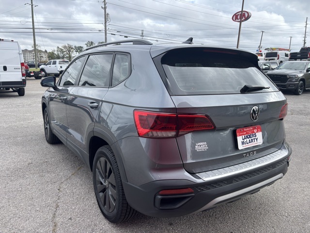 2022 Volkswagen Taos S photo 2