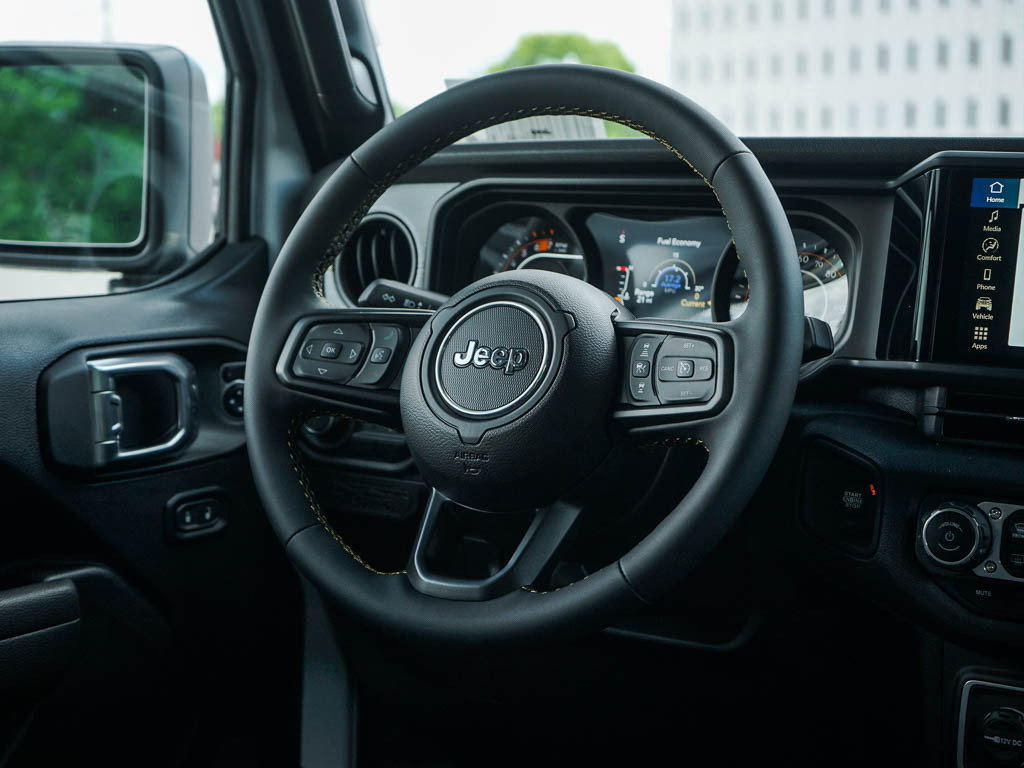 2025 Jeep Wrangler Willys photo 13