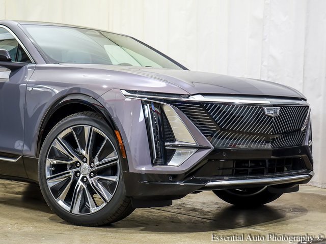 2025 Cadillac Lyriq Luxury photo 2