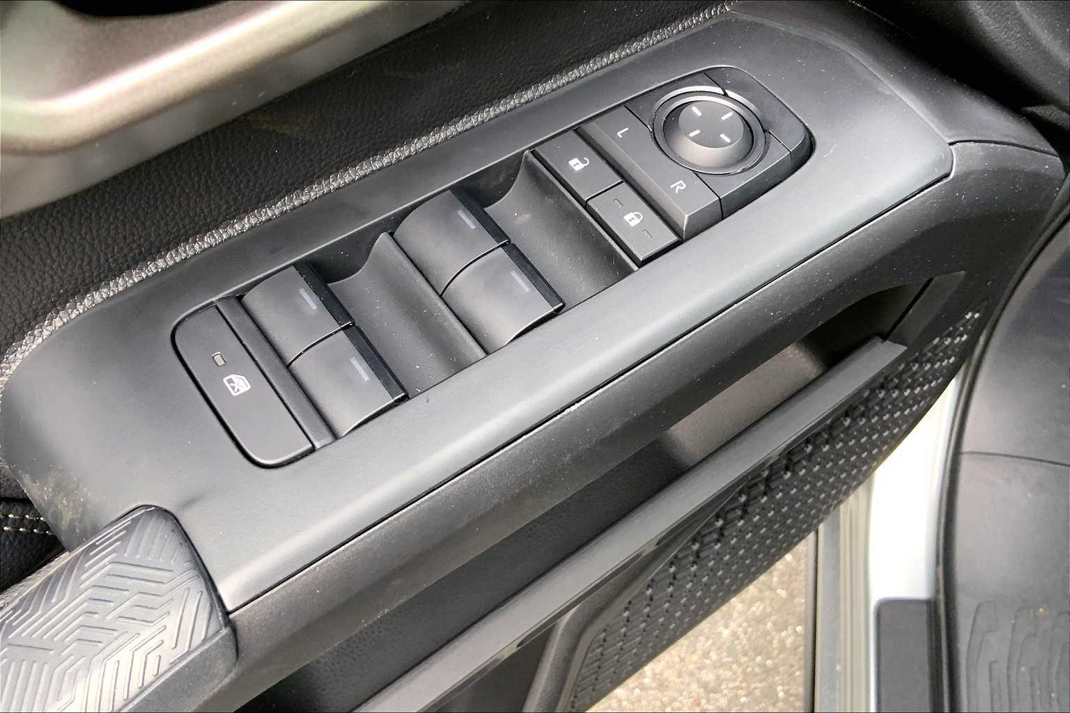 2025 Toyota Tacoma Limited photo 18