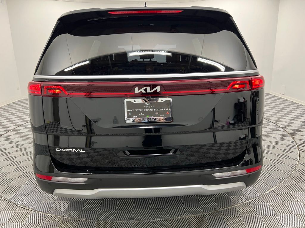 2024 Kia Carnival EX photo 4