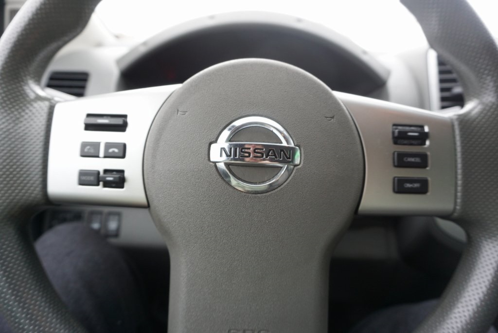 2020 Nissan Frontier Crew Cab photo 2