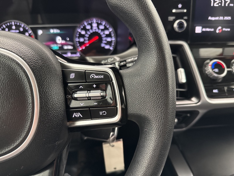 2022 Kia Sorento LX photo 25