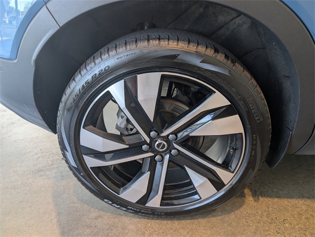2023 Volvo XC40 Ultimate photo 9