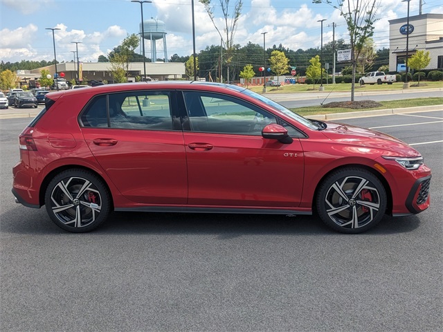 2025 Volkswagen Golf GTI SE photo 3