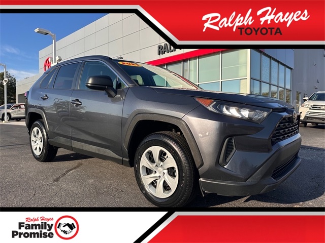 2021 Toyota RAV4 LE's photo