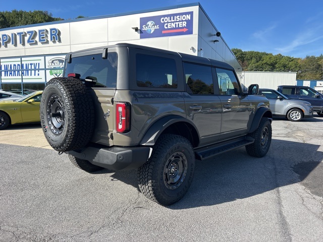 2025 Ford Bronco Outer Banks photo 2