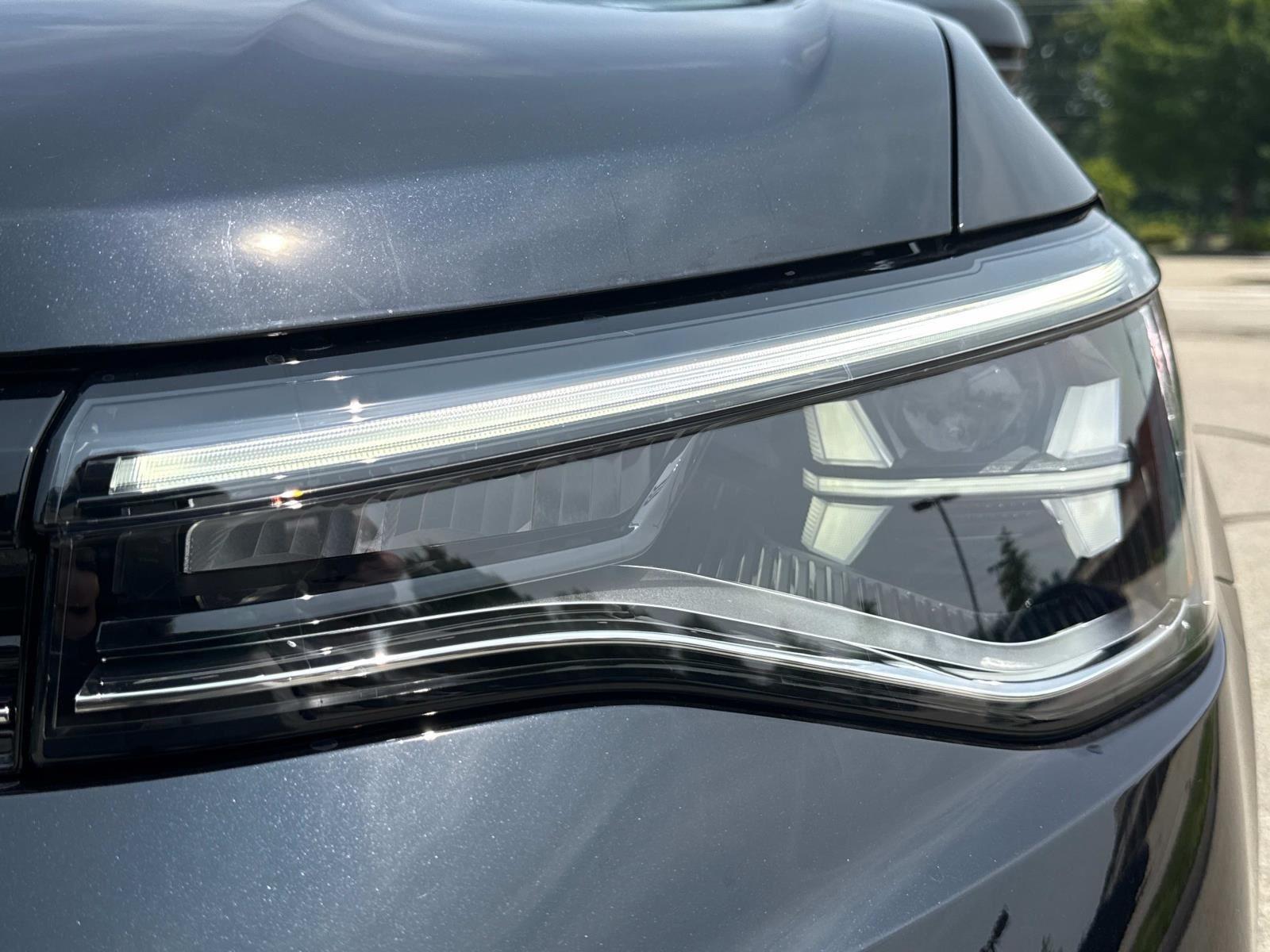 2025 Volkswagen Taos SE photo 3