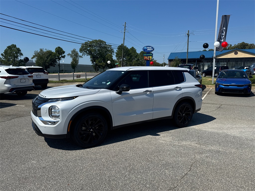 2023 Mitsubishi Outlander SE Black Edition photo 7