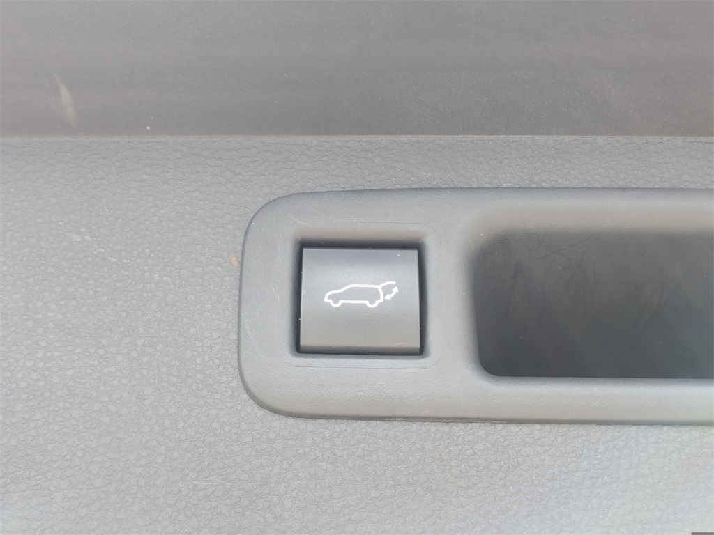 2023 Toyota Highlander LE photo 11