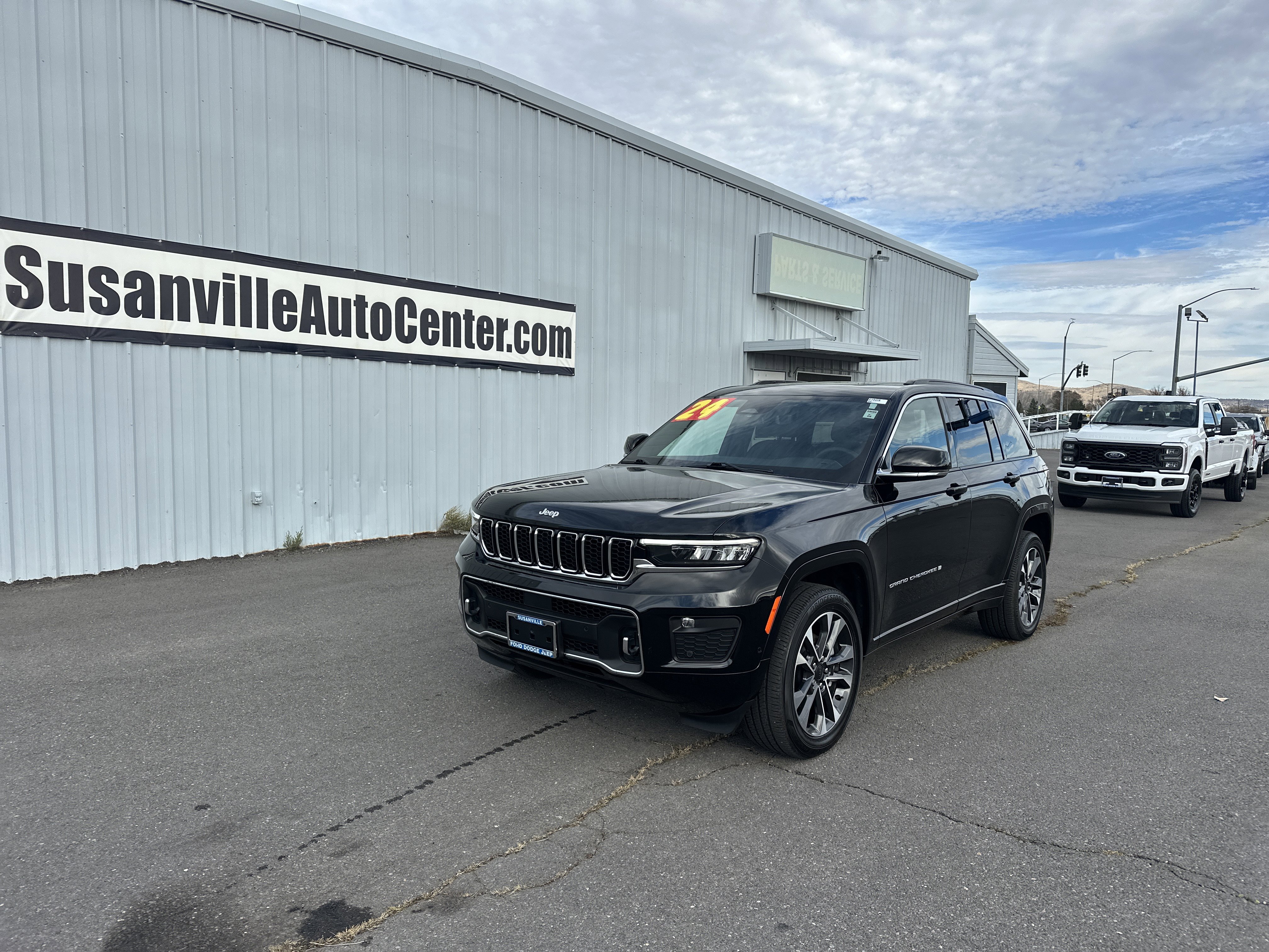 2024 Jeep Grand Cherokee Overland's photo