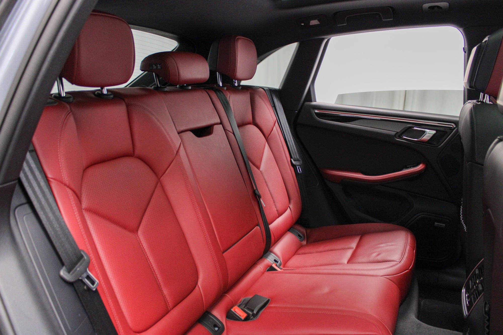 2025 Porsche Macan Base photo 28
