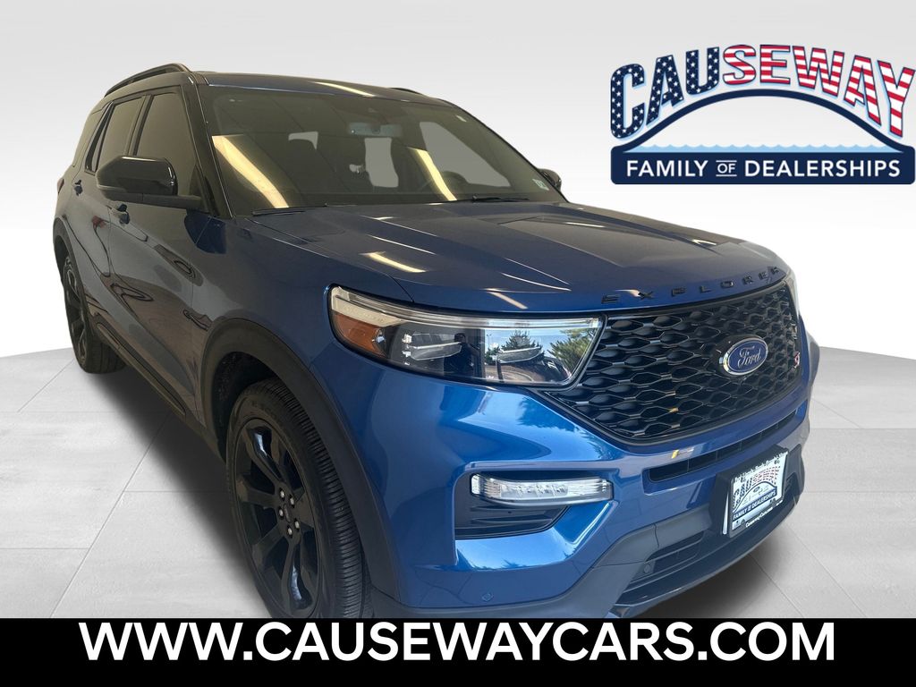 2023 Ford Explorer ST's photo