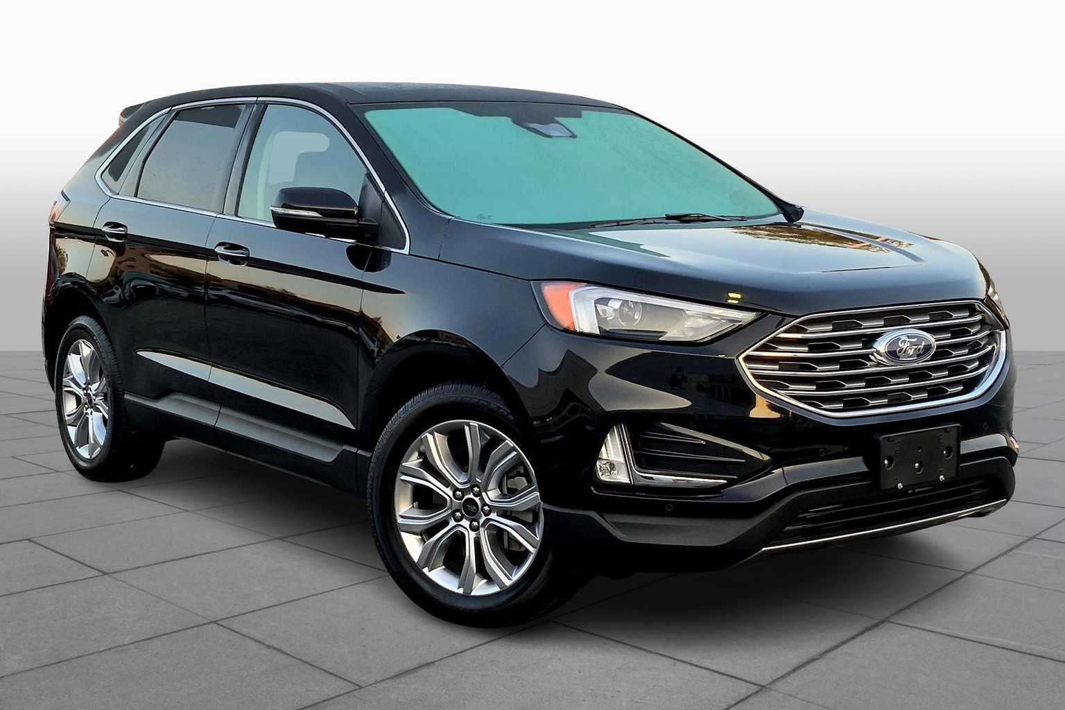 2023 Ford Edge Titanium photo 2