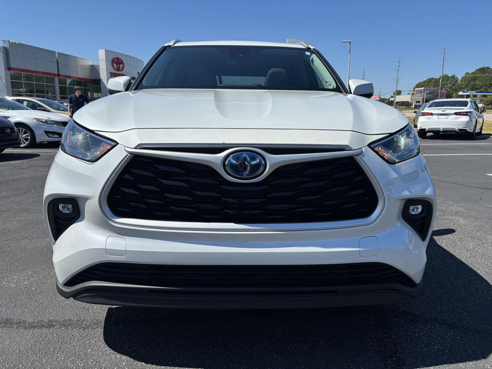 2022 Toyota Highlander Hybrid XLE photo 2