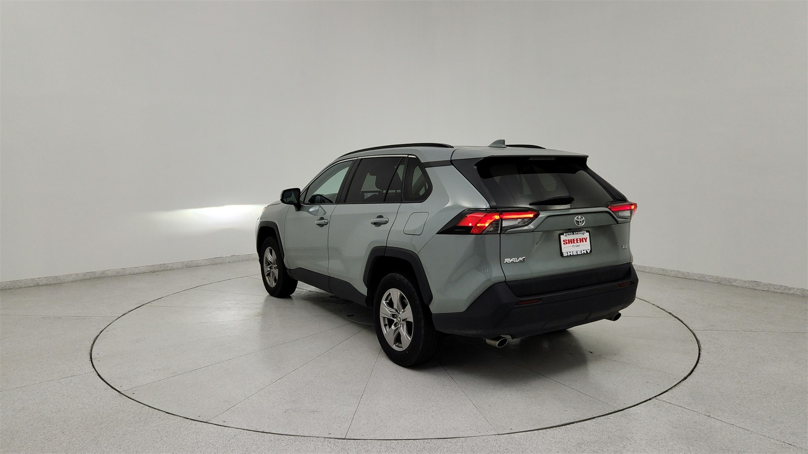 2023 Toyota RAV4 XLE photo 3