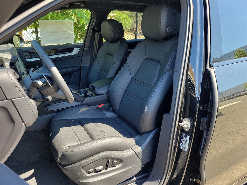 2025 Porsche Cayenne E-Hybrid S photo 5