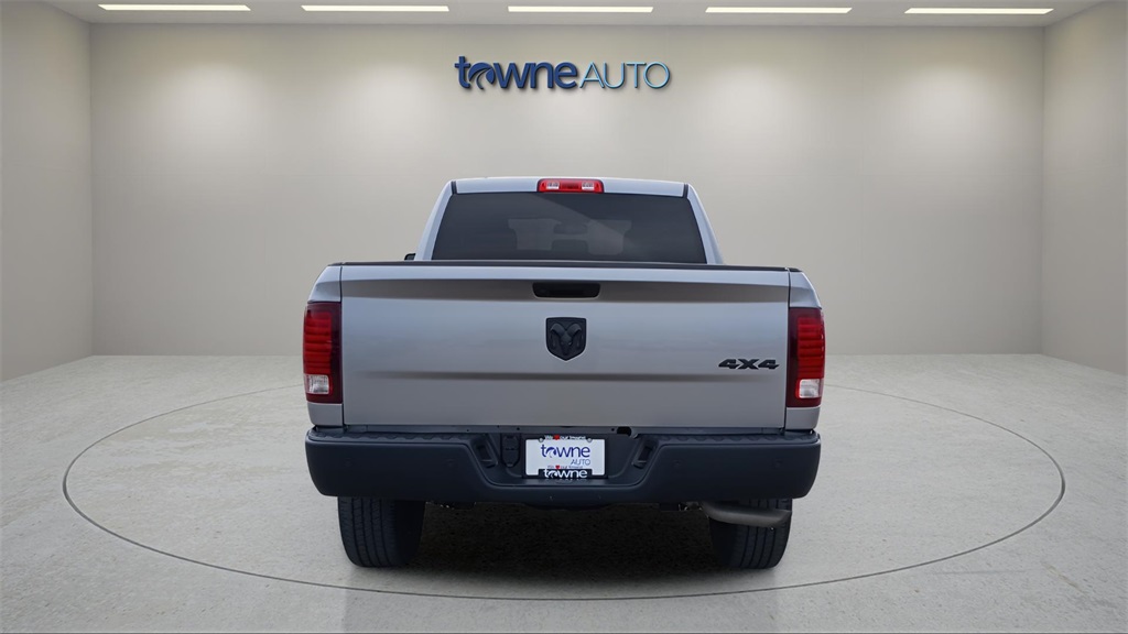 2022 Ram 1500 Classic Warlock photo 4