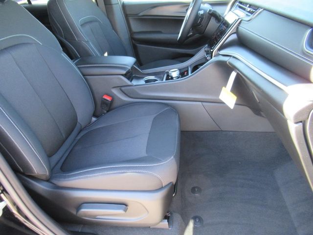 2025 Jeep Grand Cherokee Laredo X photo 9
