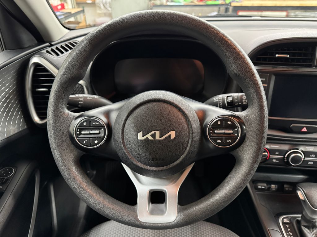 2023 Kia Soul LX photo 16