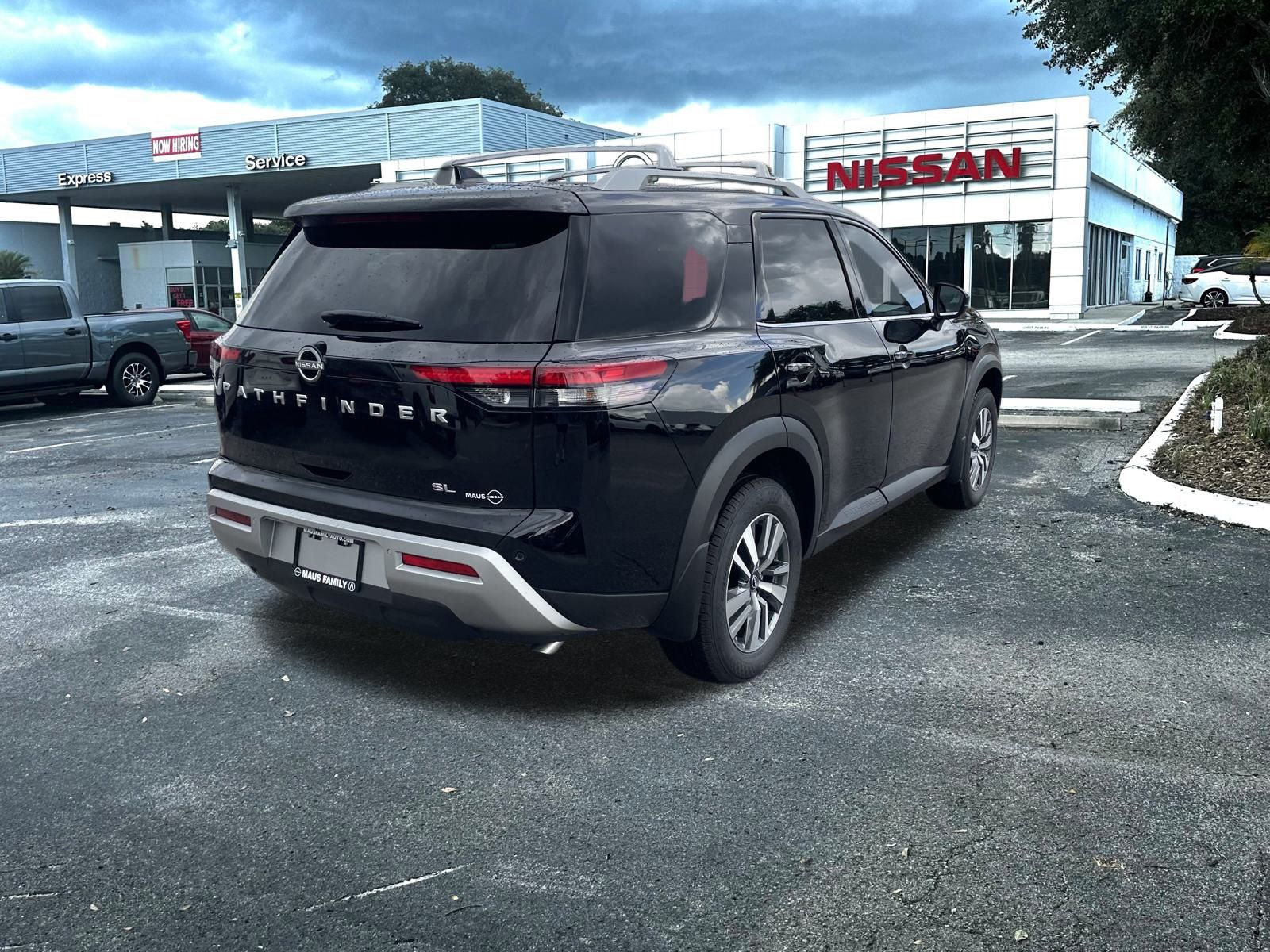 2025 Nissan Pathfinder SL photo 2
