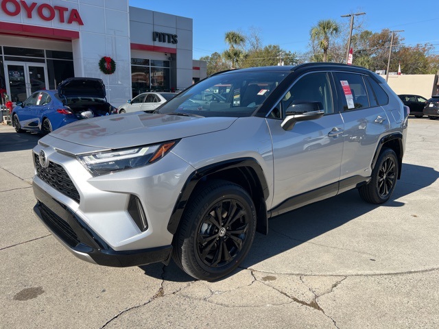 2025 Toyota RAV4 XSE's photo