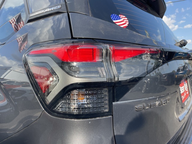 2025 Subaru Forester Base photo 4