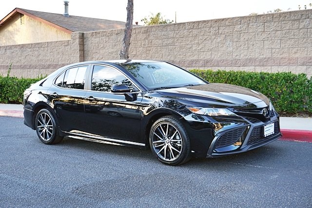 Used 2022 Black Toyota SE image 5