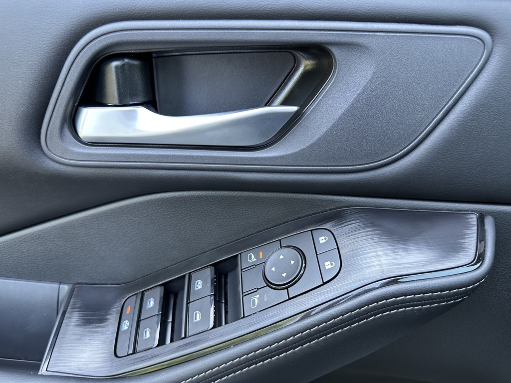 2026 Nissan Rogue SV photo 27