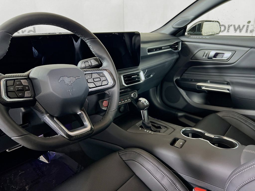 2025 Ford Mustang EcoBoost Premium photo 3