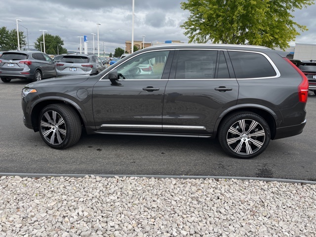 2025 Volvo XC90 T8 photo 4