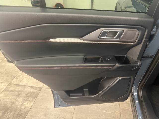2025 Ford Explorer ST-Line photo 25