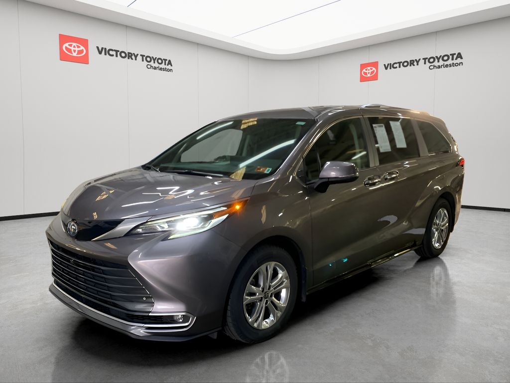 2024 Toyota Sienna Platinum's photo