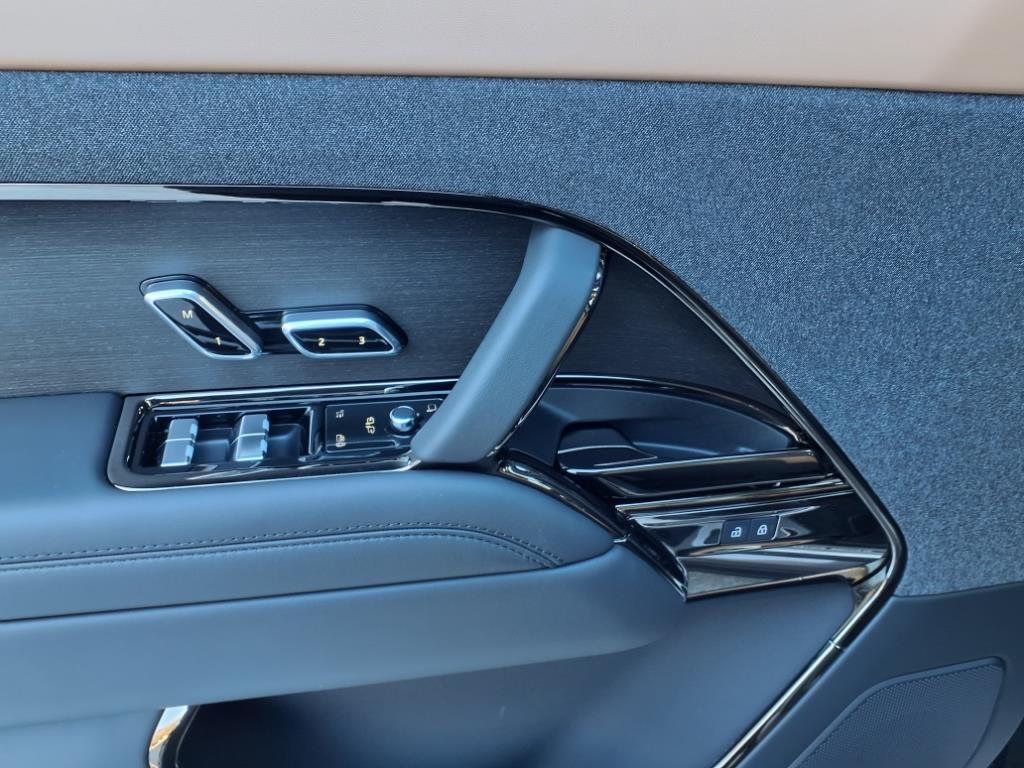 2025 Land Rover Range Rover Sport SE photo 10
