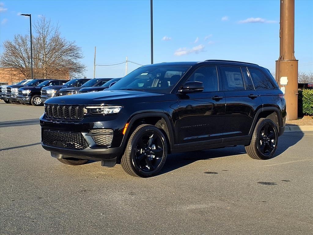 2025 Jeep Grand Cherokee Altitude's photo