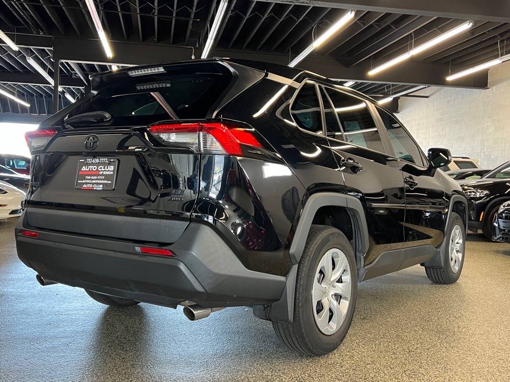2022 Toyota RAV4 LE photo 3