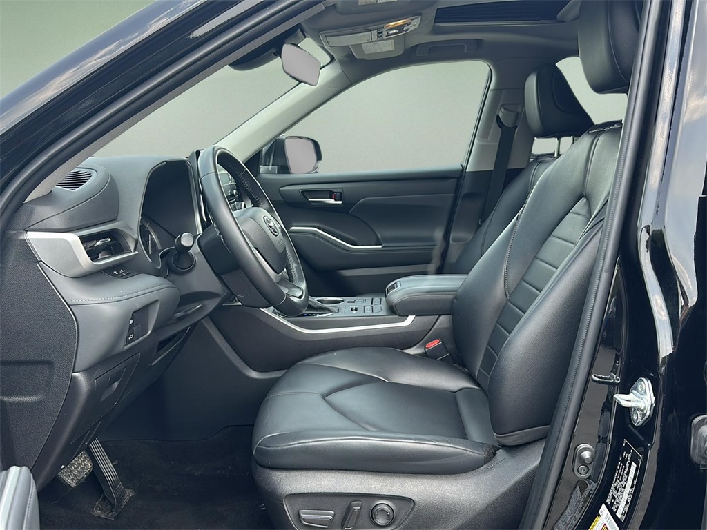 2022 Toyota Highlander XLE photo 9