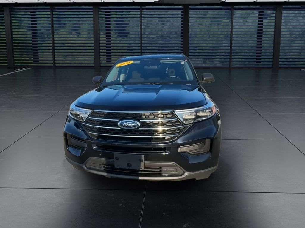2023 Ford Explorer XLT photo 3