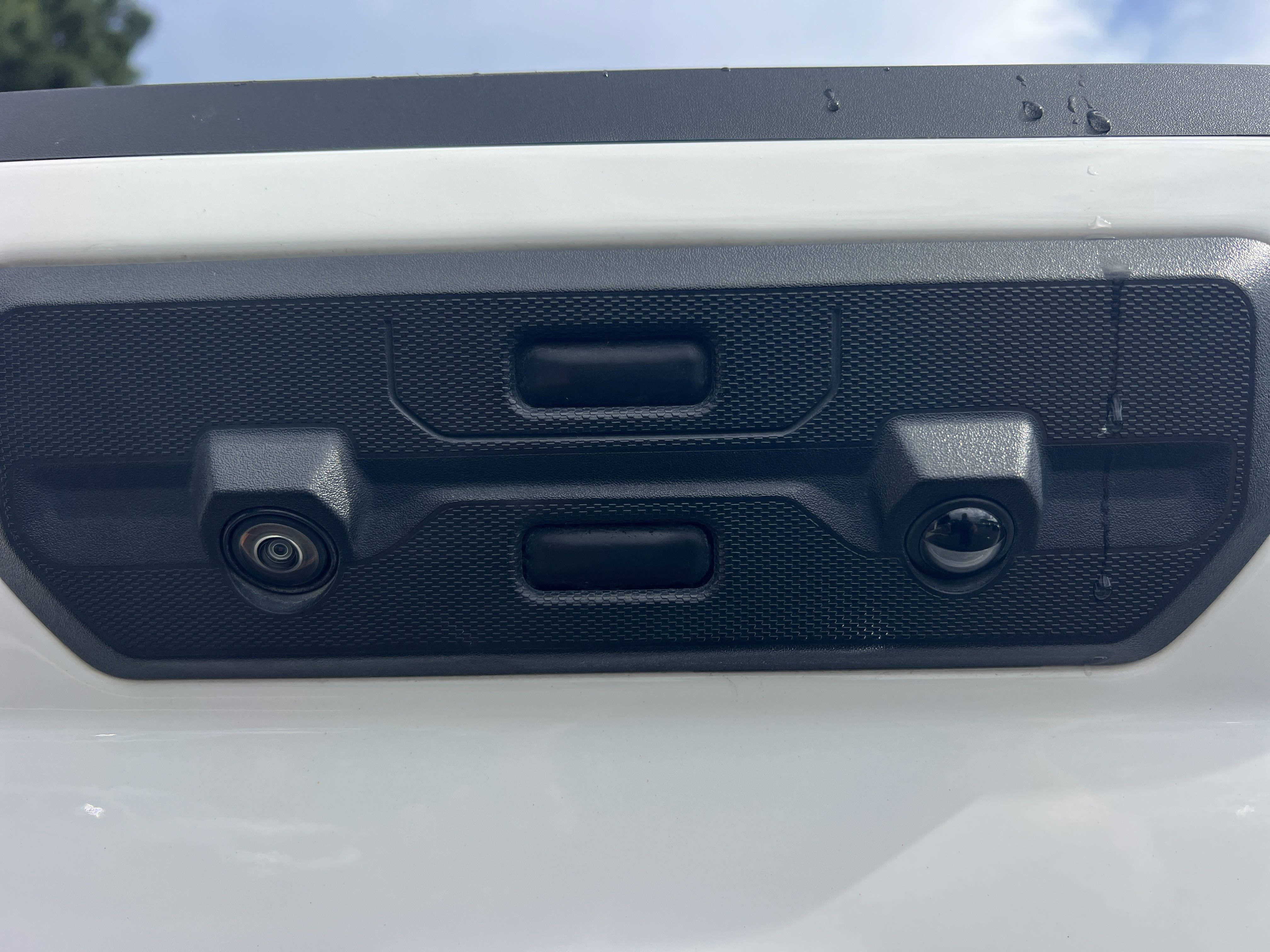 2023 Chevrolet Silverado 1500 LTZ photo 2